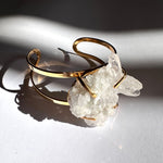 Load image into Gallery viewer, Brazalete Cuarzo y Baño Oro. Lo vi, lo amé, lo traje