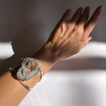 Load image into Gallery viewer, Brazalete Drusa de Cuarzo y Baño Plata. Lo vi, lo amé, lo traje
