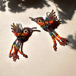 Load image into Gallery viewer, Aros Colibrí Mostacillas Lilas y plata. Lo vi lo amé lo traje Colombia