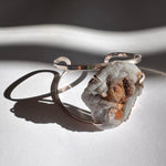 Load image into Gallery viewer, Brazalete Drusa de Cuarzo y Baño Plata. Lo vi, lo amé, lo traje