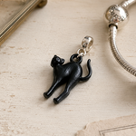 Load image into Gallery viewer, Charm de Plata con Gato Negro de los 80