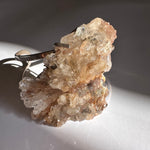 Load image into Gallery viewer, Brazalete Gran Cuarzo Ahumado y Baño Plata. Selecciones de viajes