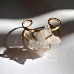 Load image into Gallery viewer, Brazalete Cuarzo y Baño Oro. Lo vi, lo amé, lo traje