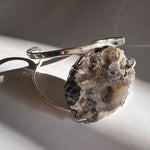 Load image into Gallery viewer, Brazalete Drusa de Cuarzo y Baño Plata. Selecciones de Viajes