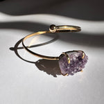 Load image into Gallery viewer, Brazalete Espiral Amatista y Baño Oro. Selecciones de viaje