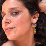 Load image into Gallery viewer, Aros Colibrí Mostacillas Gris y plata. Lo vi lo amé lo traje Colombia