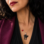 Load image into Gallery viewer, Collar de Plata Gato Negro de los 80 con Jade Rojo