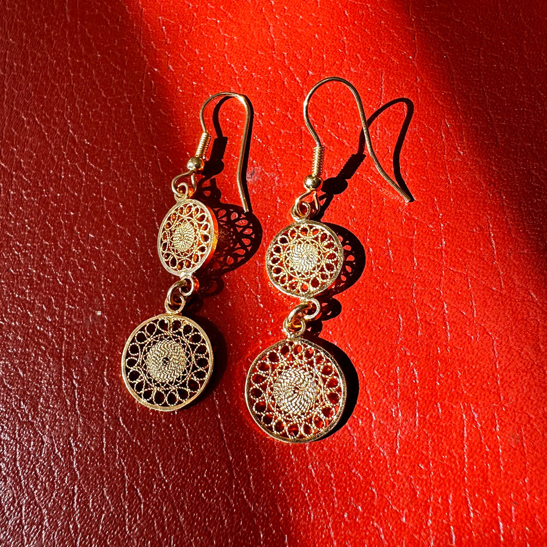 Aro 2 círculos filigrana plata baño oro gancho 2. Lo vi lo amé lo traje Colombia