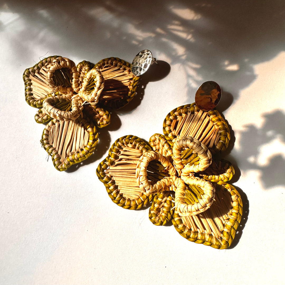 Aros Orquídea en Palma de Iraca Verde Pistacho y Plata. Lo vi lo amé lo traje Colombia