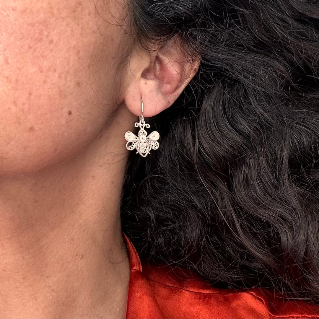 Aros Abeja filigrana plata. Lo vi lo amé lo traje Colombia