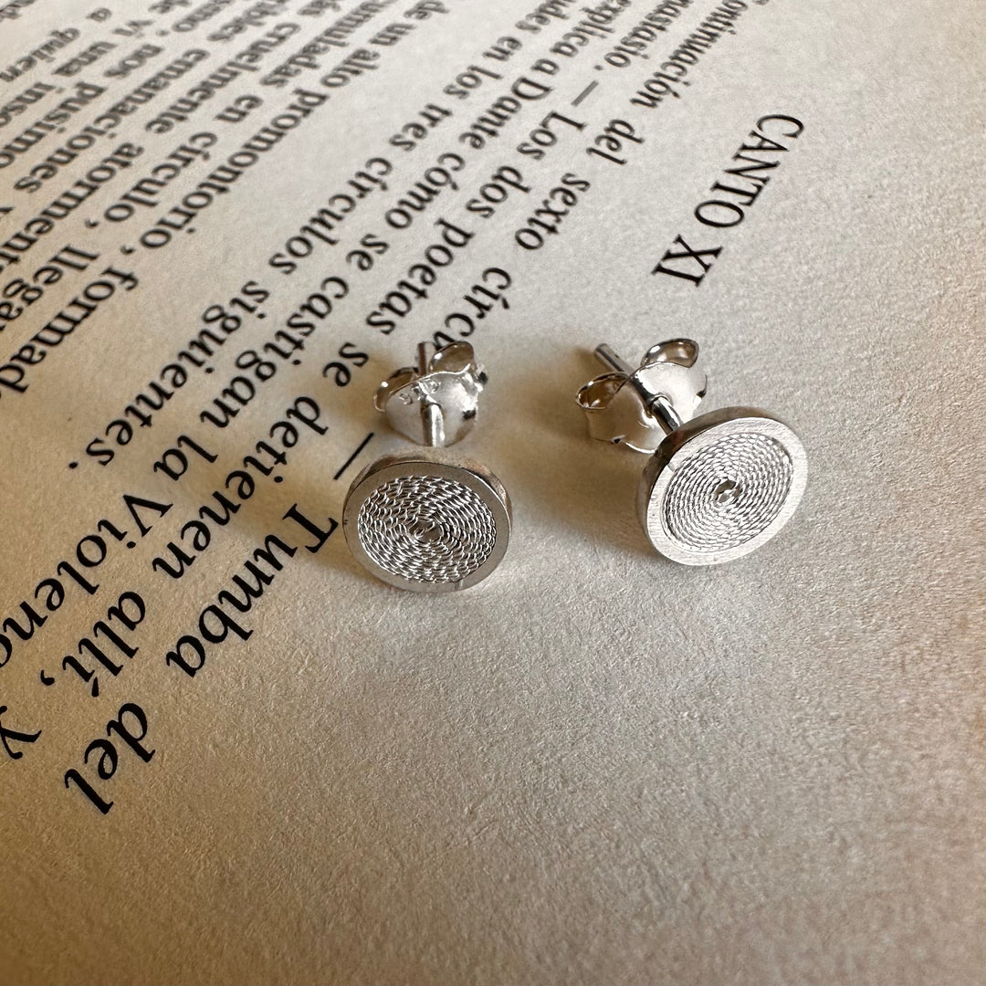 Aro mini círculo filigrana plata. Lo vi lo amé lo traje Colombia