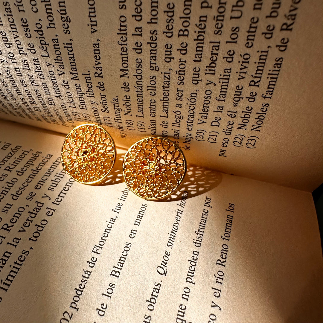 Aro circular encaje filigrana plata baño oro. Lo vi lo amé lo traje Colombia