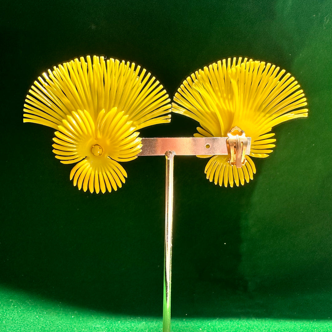 Aros Clip Abanico Flor Amarillos. Años 60