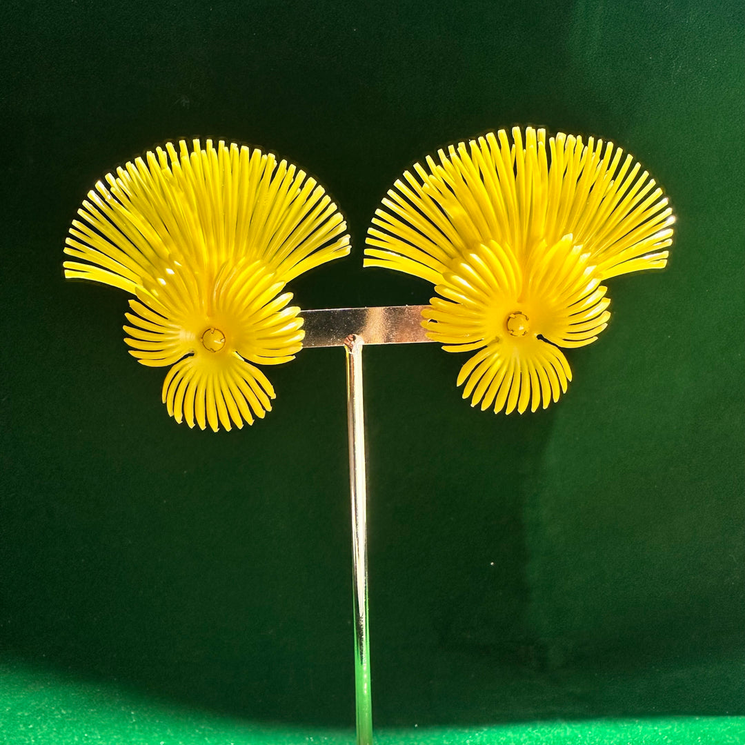 Aros Clip Abanico Flor Amarillos. Años 60