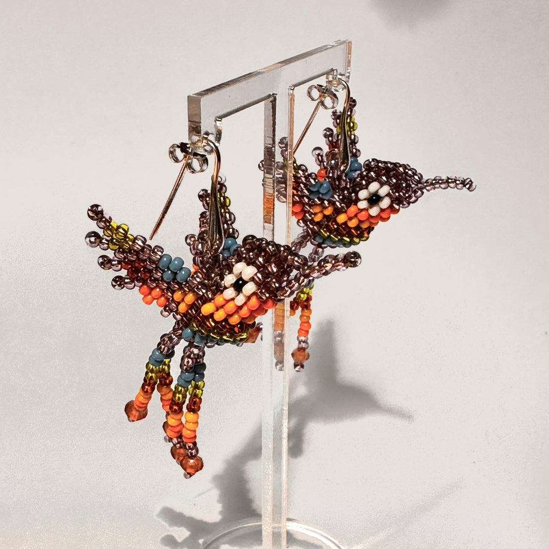 Aros Colibrí Mostacillas Lilas y plata. Lo vi lo amé lo traje Colombia