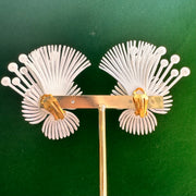 Aros Clip Abanico Flor Blancos. Años 60