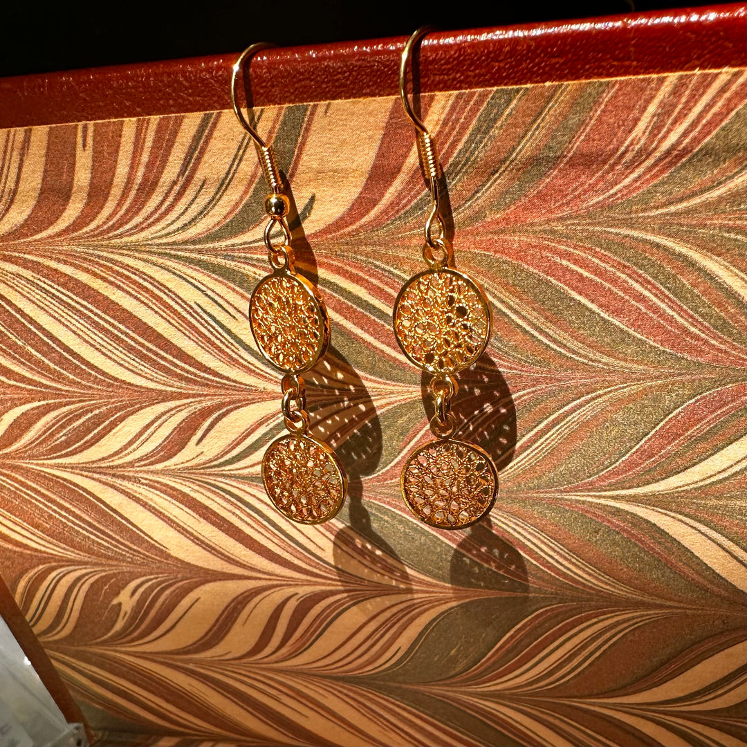 Aro 2 círculos filigrana plata baño oro gancho 1. Lo vi lo amé lo traje Colombia