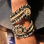 Load image into Gallery viewer, Brazalete Natural borde Grafito en Palma de Iraca. Lo vi lo amé lo traje Colombia