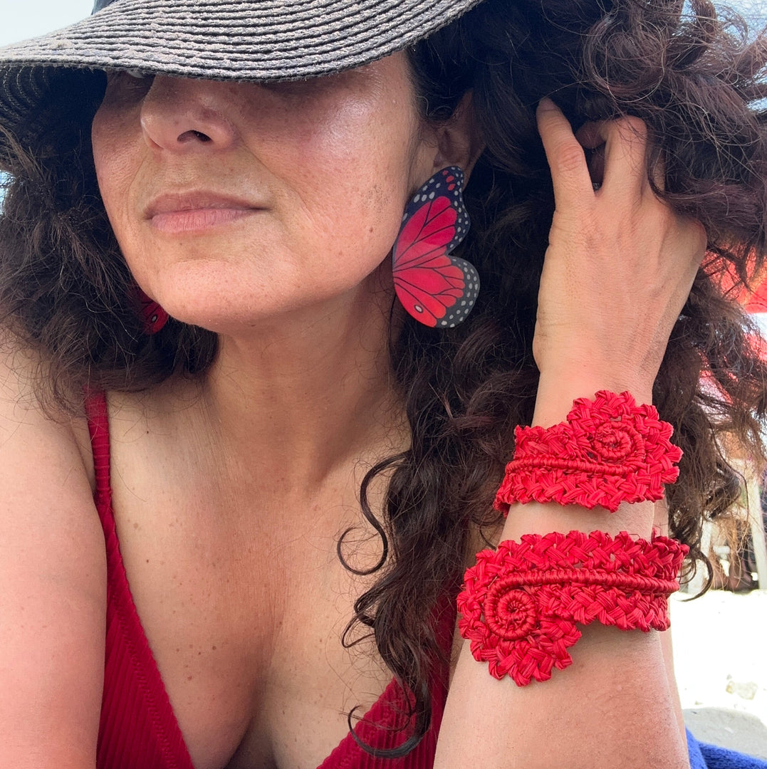 Brazalete Rojo en Palma de Iraca. Lo vi lo amé lo traje Colombia