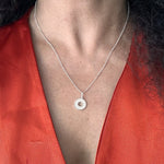 Load image into Gallery viewer, Collar Medalla borde filigrana plata y cadena. Lo vi lo amé lo traje Colombia