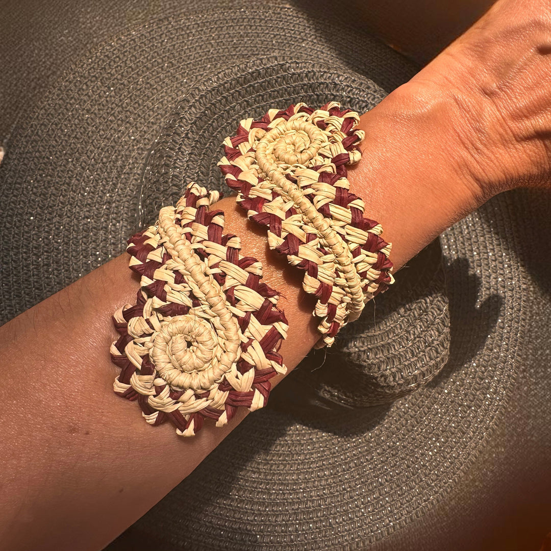 Brazalete Natural borde Chocolate en Palma de Iraca. Lo vi lo amé lo traje Colombia