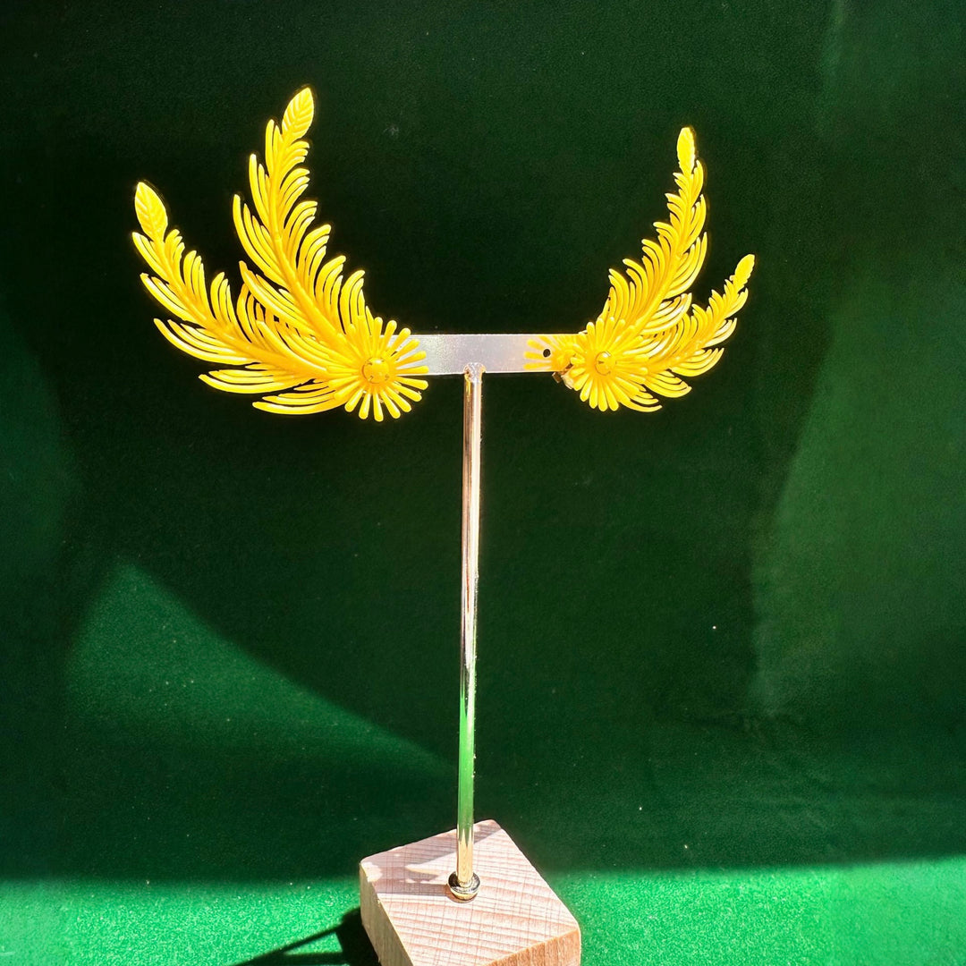 Aros Clip Plumas Florales Dobles Amarillos. Años 60