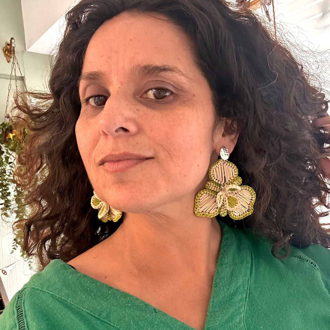 Aros Orquídea en Palma de Iraca Verde Pistacho y Plata. Lo vi lo amé lo traje Colombia