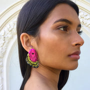 Aros Ilustración Ala Grande Mariposa Fucsia y Verde con palito plata