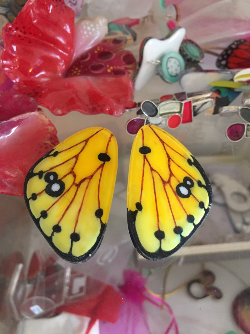 Aros Ilustración Ala Grande Mariposa Amarilla con Palito plata