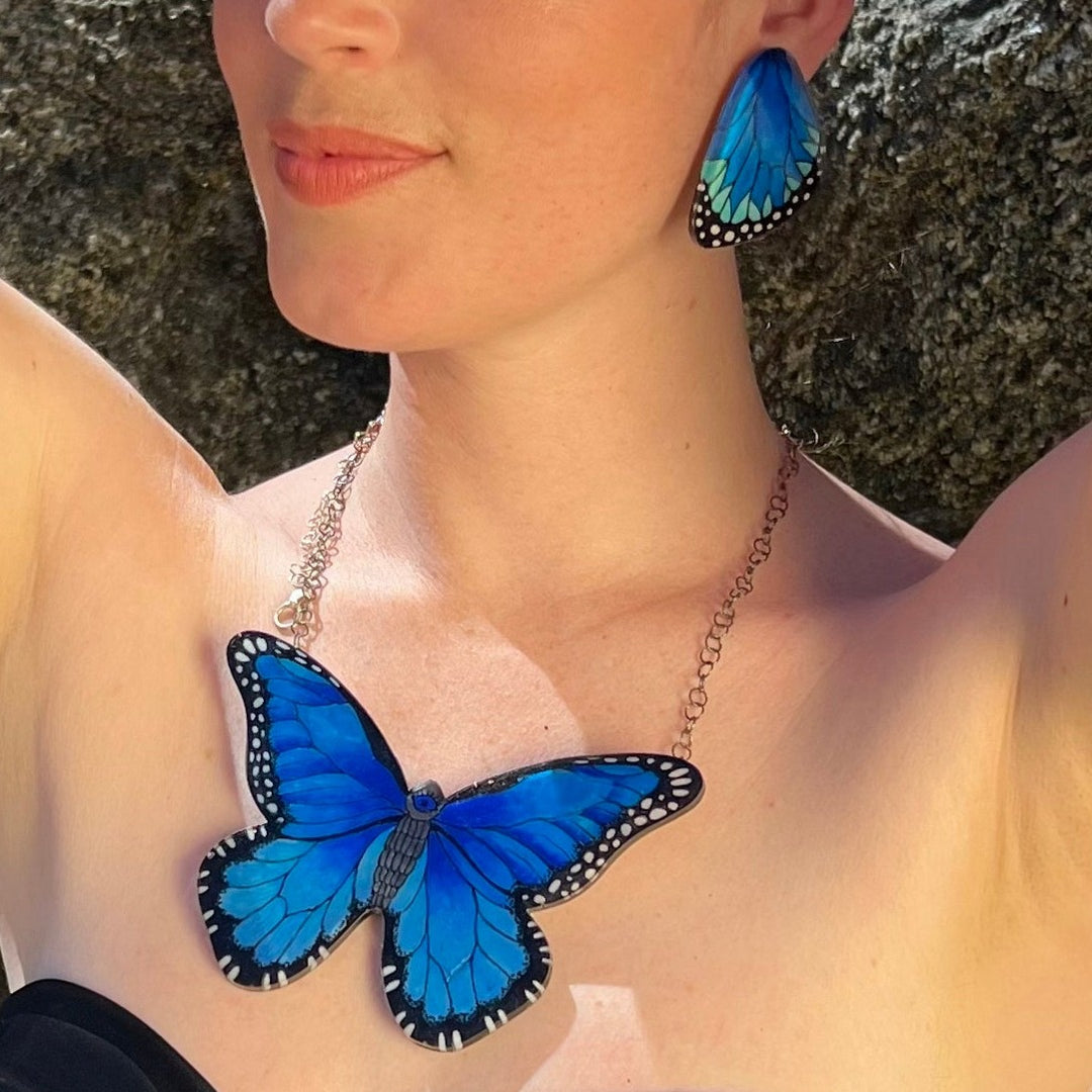 Collar Ilustración Mariposa Morpho con cadena de plata ajustable